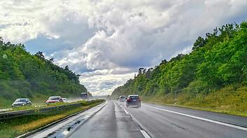 Frankenschnellweg A73 bei Regen; Symbolbild f&uuml;r Aquaplaning
