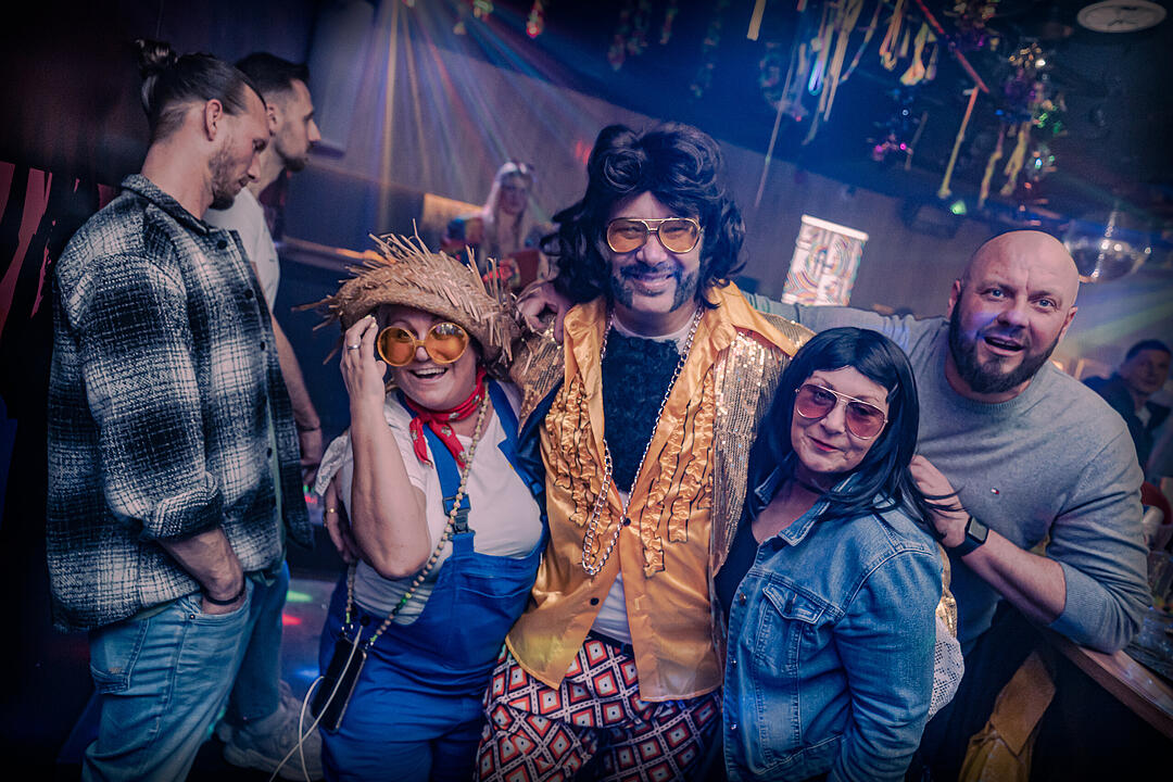 Gemeinsam Fasching feiern bis Montagmorgen!