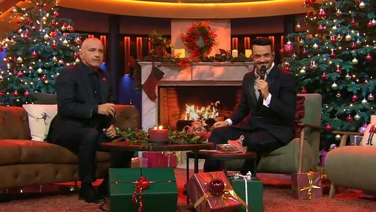 Anteilnahme in besinnlichem Rahmen: Bei "Die große Weihnachtsshow" mit Giovanni Zarrella dachte Ehrengast Eros Ramazzotti (links) an den erkrankten Thomas Gottschalk und schickte herzliche Genesungswünsche.