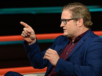 Journalist Michael Br&ouml;cker erkl&auml;rte bei "Markus Lanz", dass sich die SPD beim Thema Steuererh&ouml;hungen durchsetzen k&ouml;nnte.