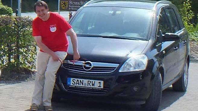 Sein ganzer Stolz: Stadststeinachs Bürgermeister Roland Wolfrum ist ein begeisterter SAN-Fahrer.  Foto: privat