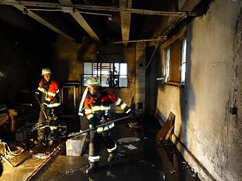 Die Feuerwehr bei einem Brand 2015 im Einsatz Foto: Robert Landwehr/Feuerwehr Neunkirchen am Brand