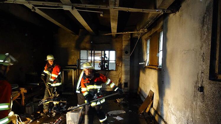 Die Feuerwehr bei einem Brand 2015 im Einsatz Foto: Robert Landwehr/Feuerwehr Neunkirchen am Brand