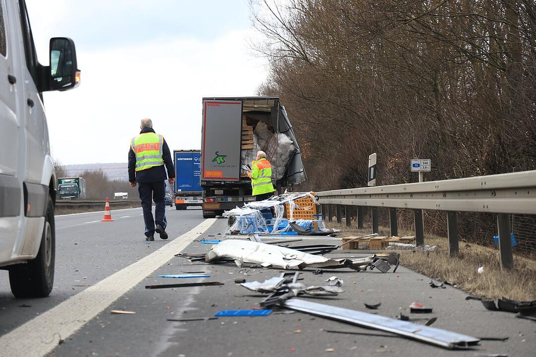 Unfall auf A70 im Landkreis Bamberg mit zwei Sattelzügen