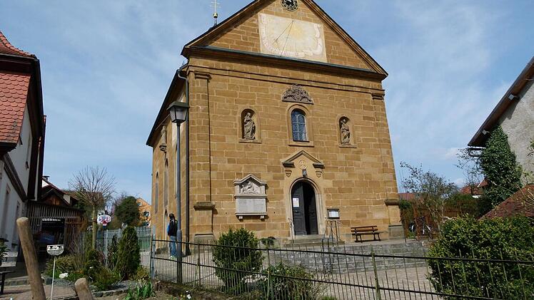 Die Kirche in Burgellern wurde 1716 von den Brüdern Gregor und Dionysius Finsterwalder erbaut.
