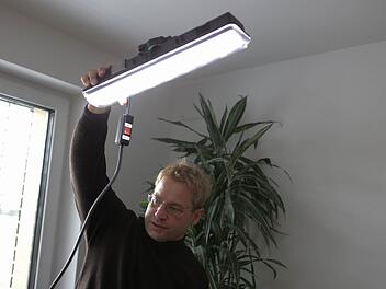 Vorstellung von LED-Technik in Geb&auml;uden:  F&ouml;rderantr&auml;ge  zur entspre henden Umr&uuml;stung der Beleuchtung u.&nbsp;a. im Rathaus und in der  Schulturnhalle wurden bereits erarbeitet.Archiv Barbara Herbst