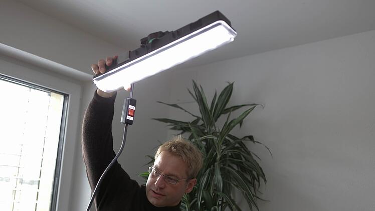 Vorstellung von LED-Technik in Geb&auml;uden:  F&ouml;rderantr&auml;ge  zur entspre henden Umr&uuml;stung der Beleuchtung u.&nbsp;a. im Rathaus und in der  Schulturnhalle wurden bereits erarbeitet.Archiv Barbara Herbst