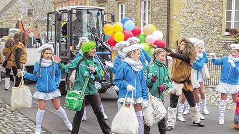 N&auml;rrisches Treiben in der Altstadt von Marktbreit