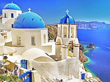 Der berühmte Archipel Santorini mit seinen legendären Farben. Foto: djd/Flughafen Hamburg/panthermedia-freeartist