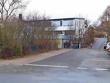 Rund 70 Meter lang ist die Erschließungsstraße nordöstlich der Grundschule - sie heißt künftig Siedlungsstraße. Foto: Georg Hütgens