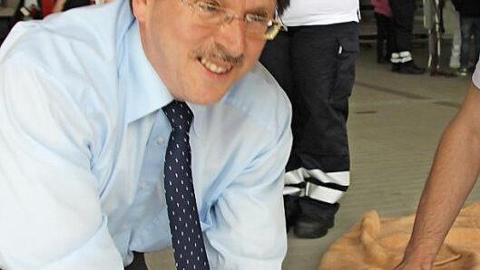 Hans Herold (MdL/CSU) und Tobias Baum, Leiter und Ausbilder der First-Responder-Gruppe, bei einer Übung. Fotos: privat