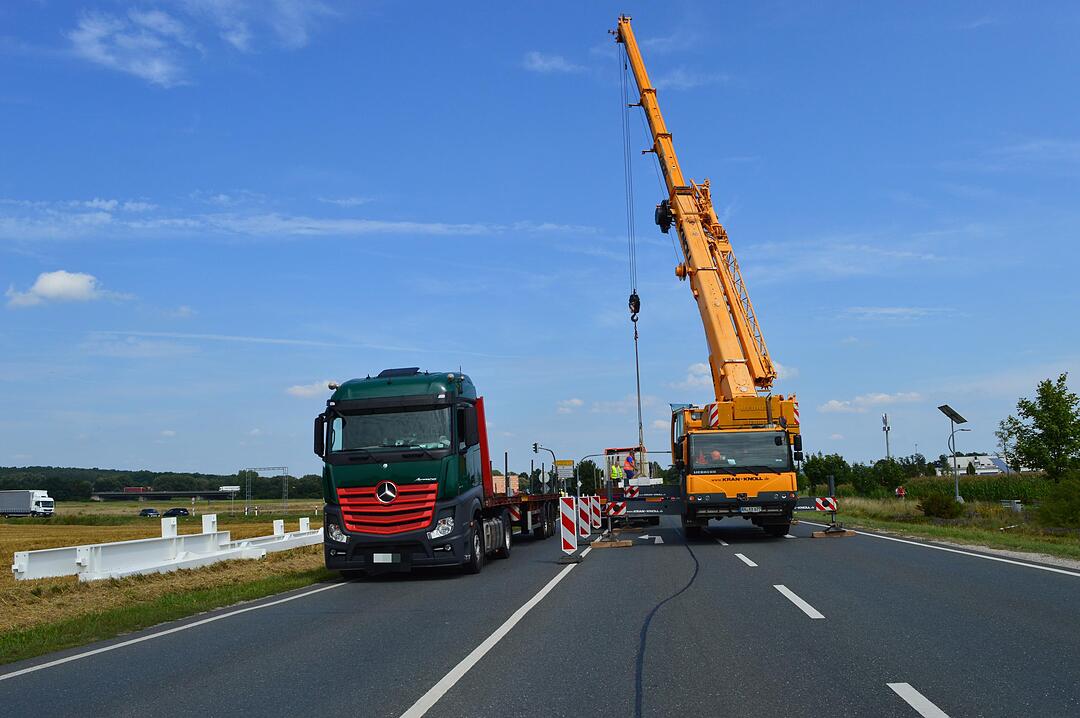 B 470 bei Gremsdorf: 16 Tonnen Stahl auf Abwegen
