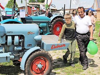 Die Oldtimer-Traktoren faszinierten Jung und Alt. Foto: Evi Seeger