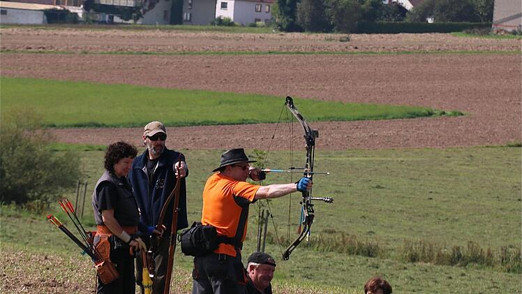 In kleinen Gruppen waren die Bogenschützen unterwegs.