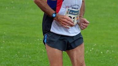 Alfred Zach von der TS Lichtenfels war der älteste Teilnehmer (M80) und absolvierte den Lauf in 1:15 Stunde.  Foto: Picturdreams
