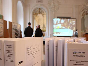 Auf dem Tennet-Antragsworkshop im Arkadenbau hat der Netzbetreiber zum Plannungsstand informiert. Foto: Benedikt Borst
