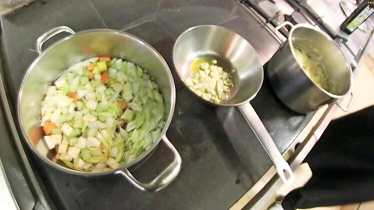 Es genügt nicht, Köstliches aus Töpfen und Pfannen zu servieren. In Zeiten der Pandemie müssen Gastronome auch darauf achten, dass sich die Gäste wohlfühlen und die Speisen im Gefühl der Sicherheit genießen können.