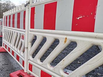 Greding: Schäden sorgen für kurzfristige Fahrbahnsanierung auf A9 - Streifen gesperrt