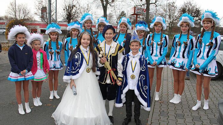 Schon morgens um halb zehn Uhr versetzte die Erste Kulmbacher Showtanzgarde Kulmbach in die fünfte Jahreszeit.