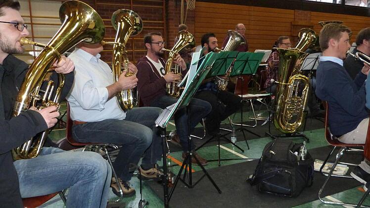 Konzentriertes Arbeiten ermöglichen die Probensamstage. Der Musikverein Marktleugast ist überzeugt von dieser Arbeitsweise. Foto: Werner Reißaus