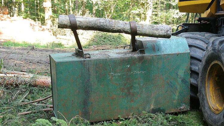 Dieseltank für den Großgeräteeinsatz im Wald: Getankt wird nur biologisch abbaubarer Treibstoff.