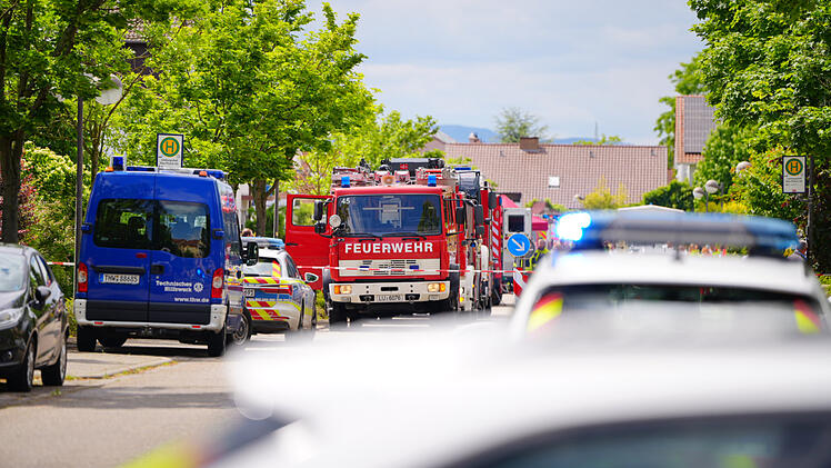 Absturz eines Kleinflugzeuges in ein Wohngebiet