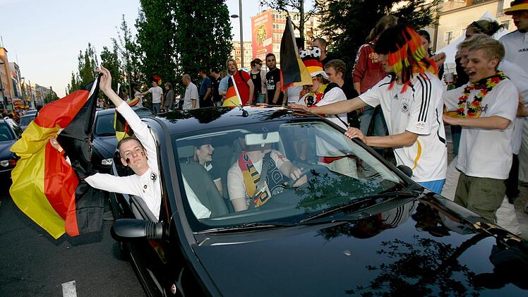 So sah die kollektive Fanfreude vor 18 Jahren aus.