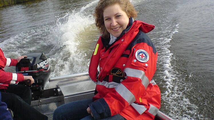 Im und auf dem Wasser fühlt sich Sylvia Voit pudelwohl. Fotos: Peter Pfannes
