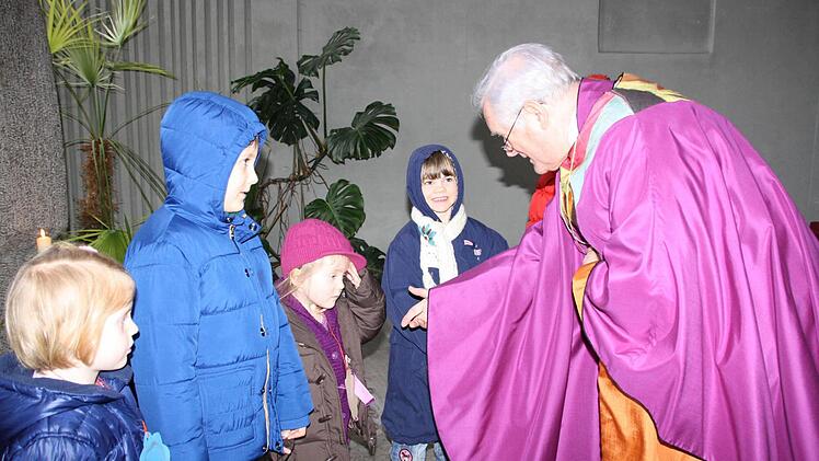 Bilder vom Besuch des Bischofs in Garitz. Fotos: Ralf Ruppert