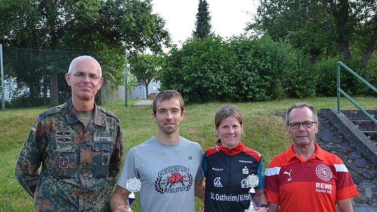Oberstleutnant Roman Jähnel und Organisator Wolfgang Illek umrahmen mit Christian Dürr und Nadine Richter die Einzelsieger.Thomas Helfrich
