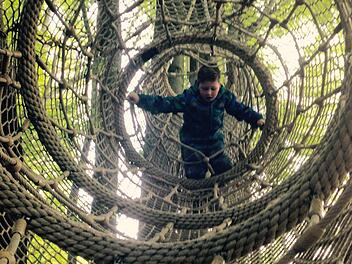 Outdoor-Erlebnisse für Familien, wie hier am Farnsberg, möchte künftig auch der Markt Wildflecken schaffen. Foto: Sebastian Schmitt-Mathea