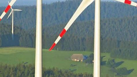 Mehrere Windräder (unser Archivbild zeigt bereits bestehende bei Waldkirch in Baden-Württemberg) sollen an der Autobahn bei Weingartsgreuth entstehen. Foto: Patrick Seeger, dpa