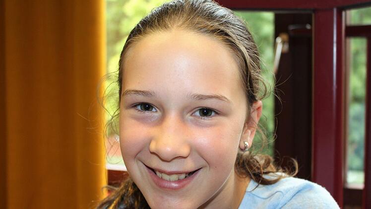 Cora Kenner, 11 Jahre: "Freiwillig war das nicht, aber trotzdem ganz gut und vor allem sinnvoll. Ich achte darauf, meinen Müll immer in eine Mülltonne zu werfen. Aber diese Aktion hat gezeigt, dass es einigen egal ist, was mit dem Müll passiert."  Foto: Julia Raab