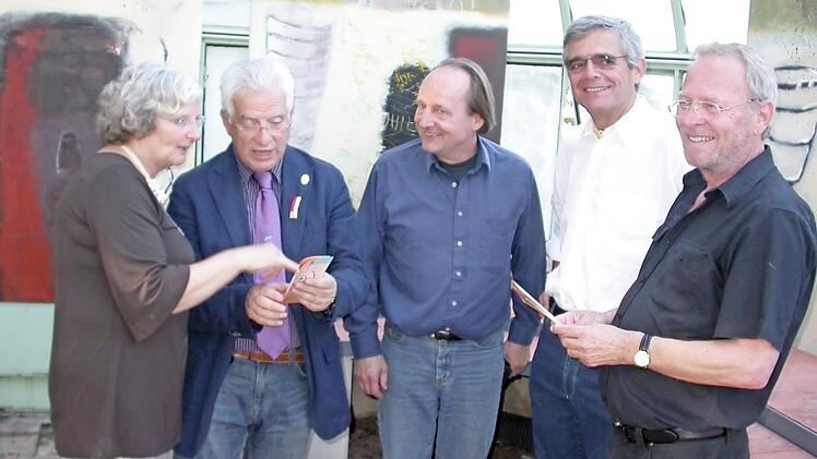 Ein Bild aus fr&uuml;heren Zeiten mit (von links) Hilke Kracke, dem ligurischen Kulturreferenten Mauro Gavazzi, Jan Burdinski vom Fr&auml;nkischen Theatersommer sowie den focus-europa-Vorstandsmitgliedern Alexander Schorsch und Lutz-Benno Kracke. Foto: Horst Wunner