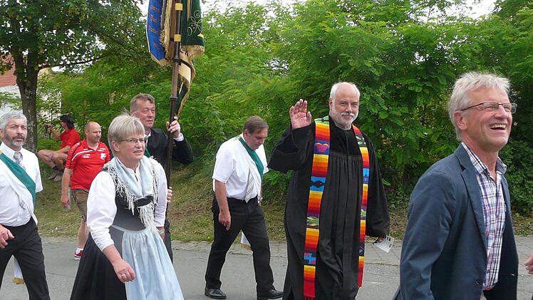Pfarrer Eberhard Wunder nahm am Festumzug teil. Foto: Karin G&uuml;nther