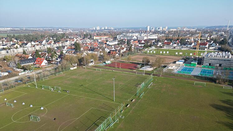 Fu&szlig;balltor in Erlangen st&uuml;rzt um und trifft Jungen (7): Kind stirbt kurz darauf im Krankenhaus