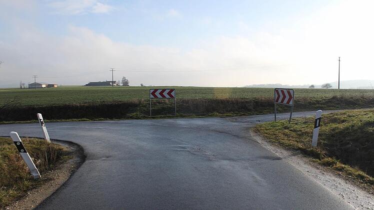 Rechts wäre die Abkürzung: ein ausgebauter FeldwegFoto: Schreiber