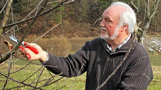 Jupp Schröder in seinem Garten. Foto: Archiv