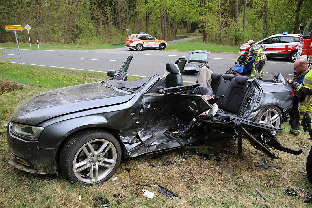 Schwerer Unfall im Landkreis Hof - Hubschraubereinsatz