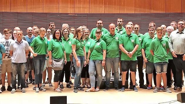 Weilerbacher Musikanten mit polnischen Musikern in der Konzerthalle von Kattowitz. Foto: privat