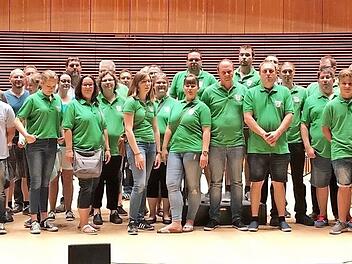 Weilerbacher Musikanten mit polnischen Musikern in der Konzerthalle von Kattowitz. Foto: privat