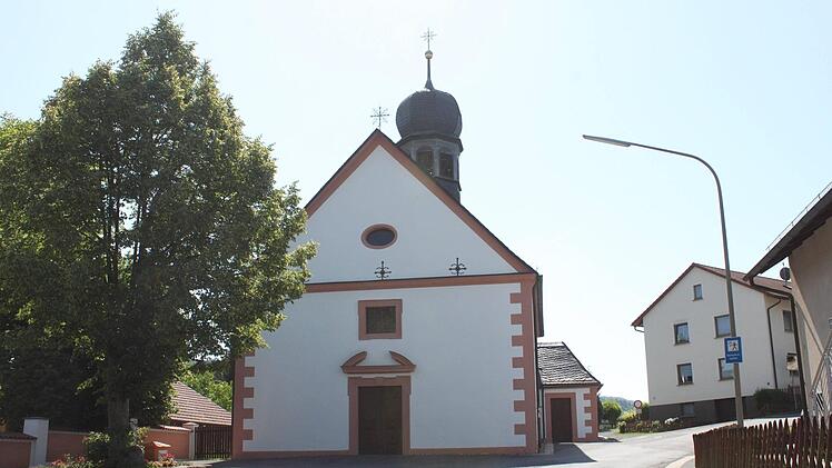 Die Weismainer Kreuzkapelle liegt am "Frankenweg", einem überregionalen Wanderweg.