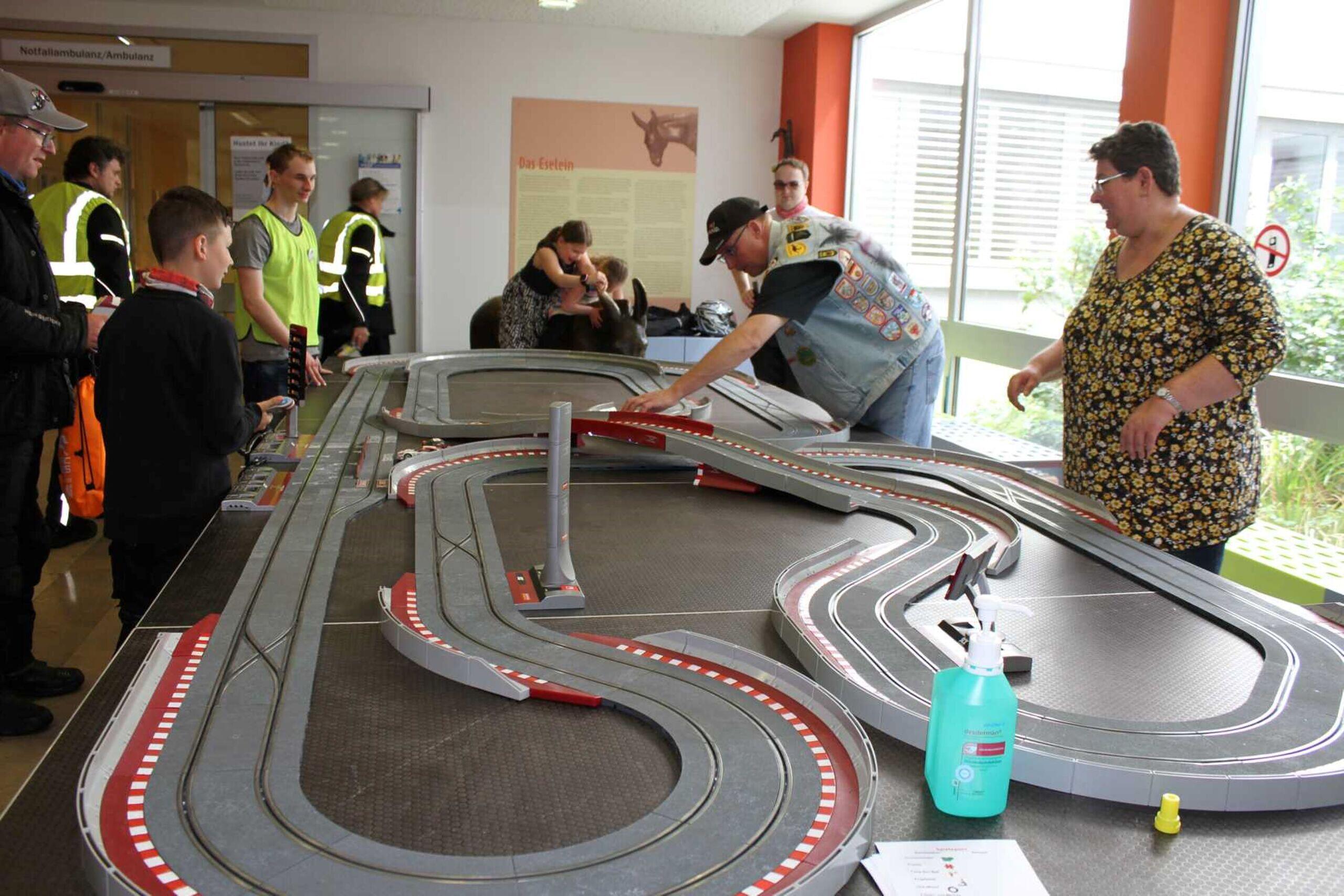 Toy Run 2023 Erlangen Biker machen kranken Kinder bei "Bombenwetter" eine Freude