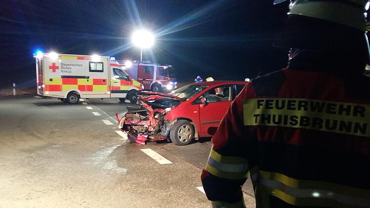 An der Einm&uuml;ndung bei Hohenschw&auml;rz hat es heftig gekracht. Foto: Feuerwehr Thuisbrunn