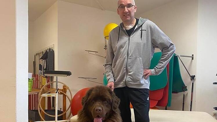 An Andreas Sandwalls Seite: ein riesiger Neufundländer, der zurTherapie gehört. Foto: Andreas Sandwall, Selbstauslöser