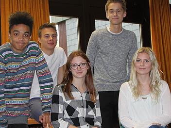 Arbeitkreis "Schule ohne Rassismus": Aaron Kinalele (von links), Nick Schumm, Anna Julius, David Morper und Laura Stich. Meral Kara fehlt auf dem Bild. Foto: Ulrike Müller