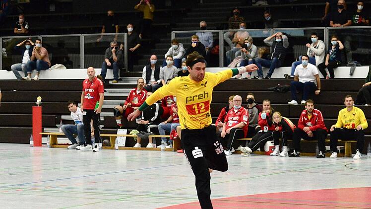 Torhüter Stanislaw Gorobtschuk feierte ein erfolgreiches Pflichtspieldebüt für den HSC Bad Neustadt und war mit seinen zahlreichen Paraden einer der Väter des 21:20-Heimerfolges gegen den SV Zweibrücken. Foto:  Anand Anders