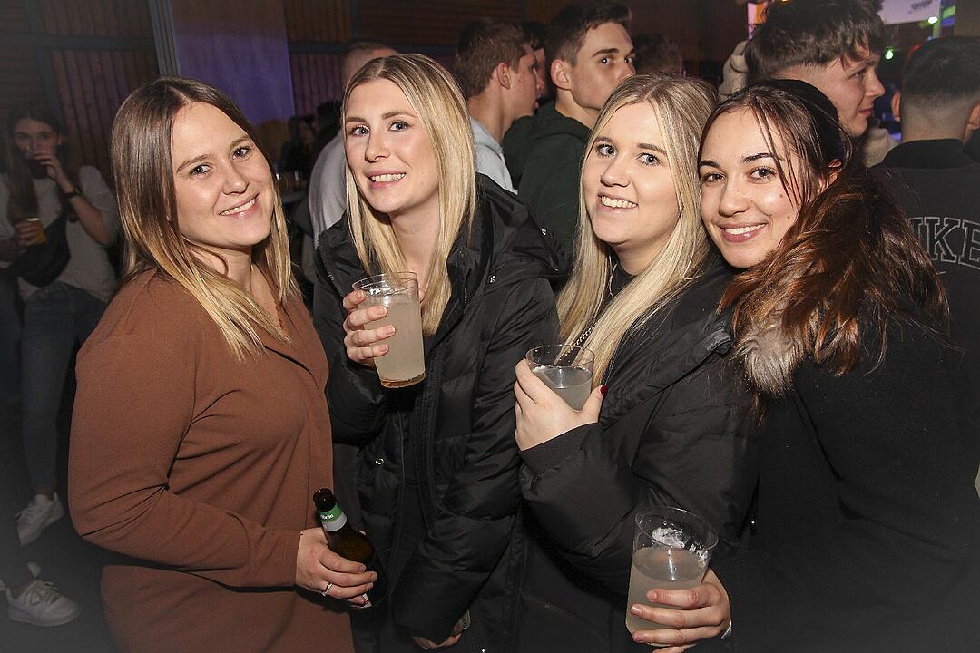 Mit vielen Party-Songs der 80er & 90er und Rock-Pop Klassikern