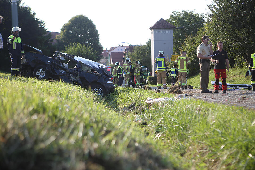Schmerldorf: 20-Jähriger bei Unfall aus Auto geschleudert und schwerst verletzt