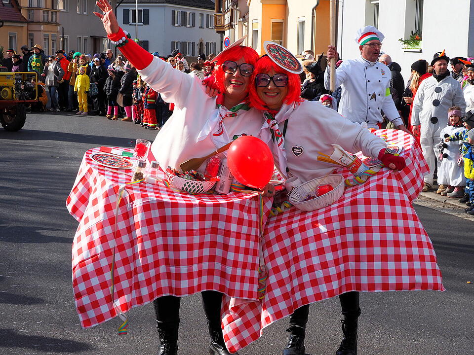 Wildes Faschingstreiben in Steinach an der Saale.